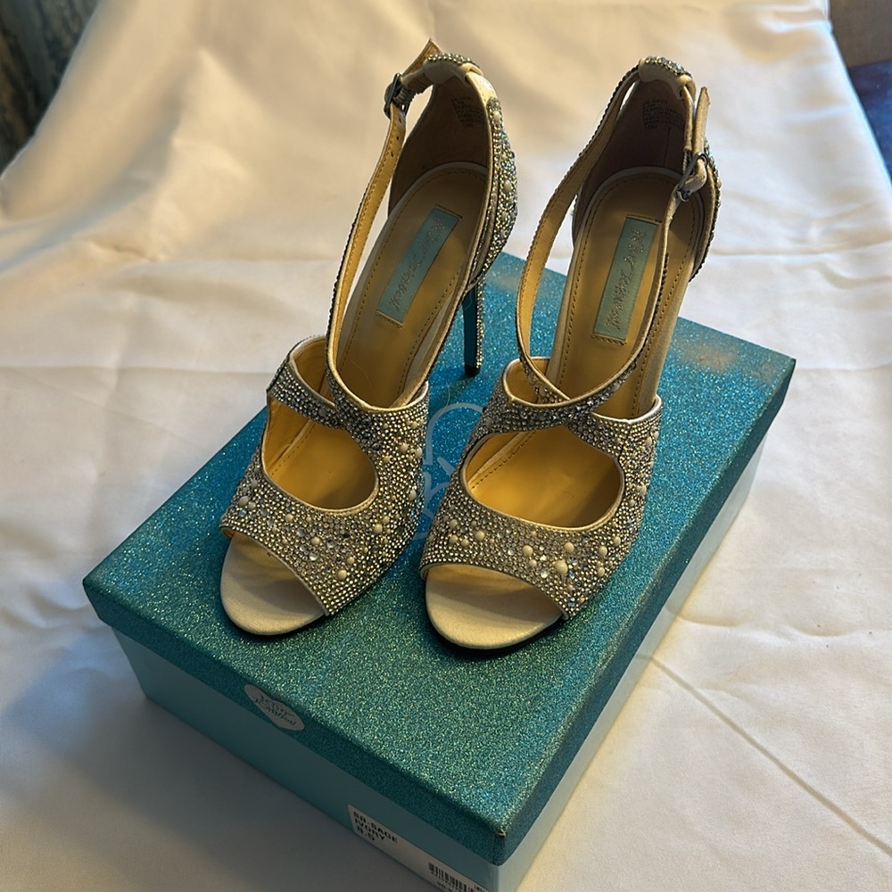 Betsy Johnson Shoe, SB-Sage Ivory Heeled. New, never worn outside home.